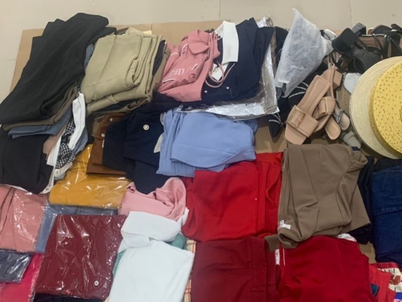 gui quan ao di dai loan