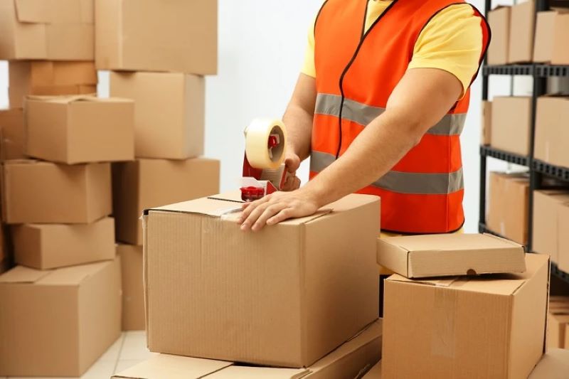 Đóng gói hàng hóa gửi đi Mỹ