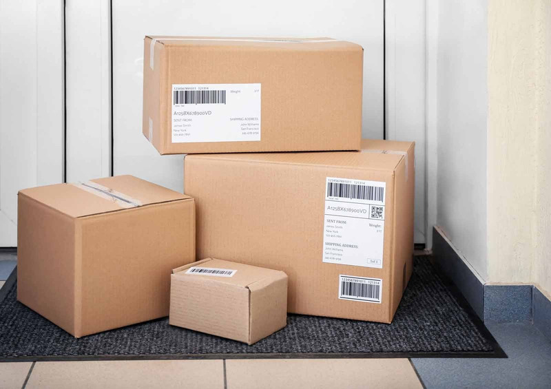 Các thùng hàng hoá gửi từ nước ngoài về